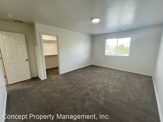 Building Photo - 2 br, 2 bath Apartment - 374 East 5450 Sou...