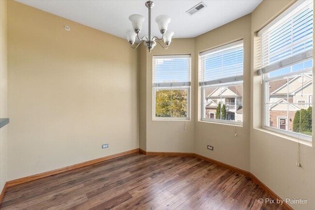 Building Photo - 2215 Aurora Dr
