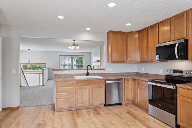 Building Photo - 15130 Fanning Dr N