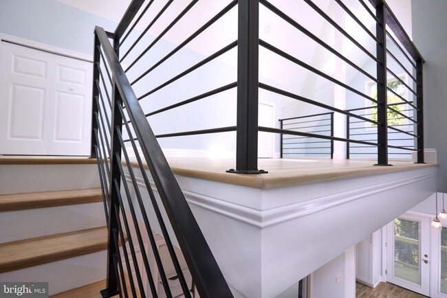 Building Photo - 2810 S Arlington Ridge Rd