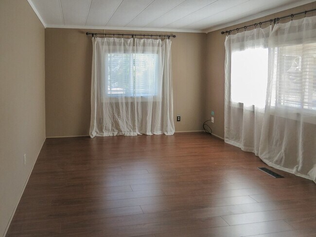 Building Photo - 3 bedroom 2 bath available in Century Meadows Park in Aurora !!