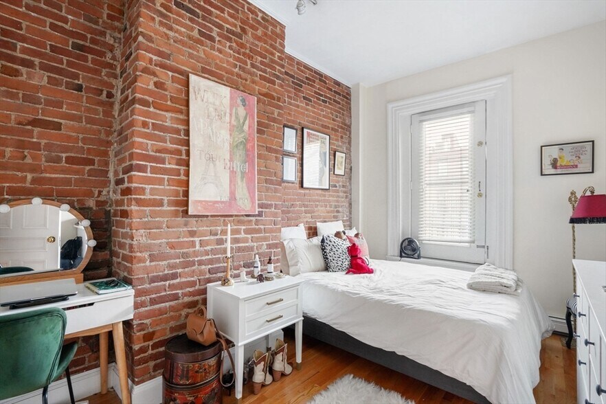 Building Photo - 315 Beacon St