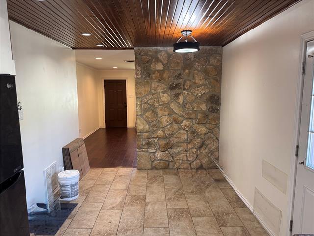 Building Photo - 776 Ponderosa Dr