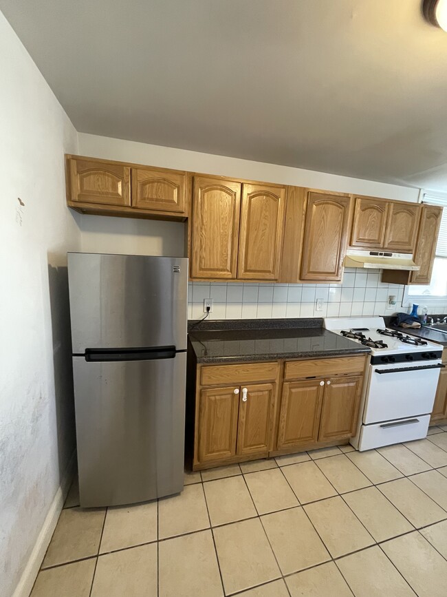 Full Kitchen - 21 Wainwright St