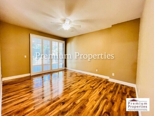 Building Photo - Beautiful 2BD/2BA Condo Unit in the Gated ...