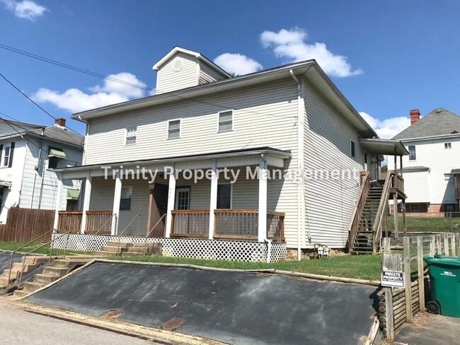 Building Photo - 738 1/2 Camden Pl