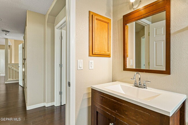 Building Photo - 951 Via Descanso Dr