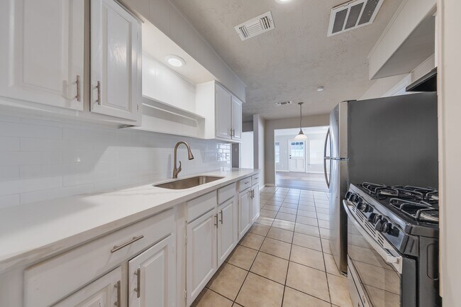 Building Photo - 713 Northbend Dr