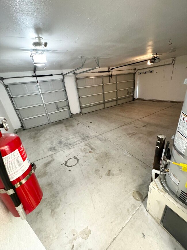 Building Photo - Beautiful Stylish South Reno Home