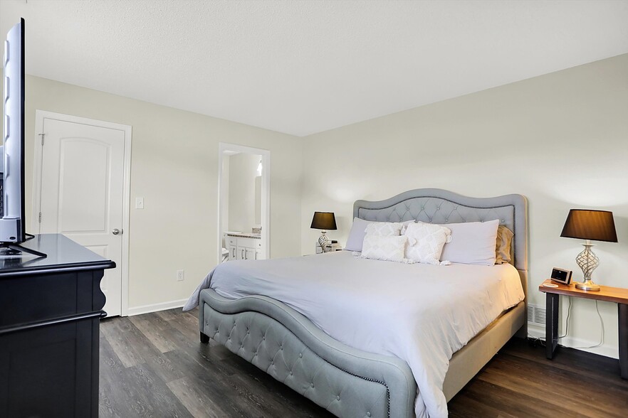 Building Photo - 5549 Wild Horse Dr