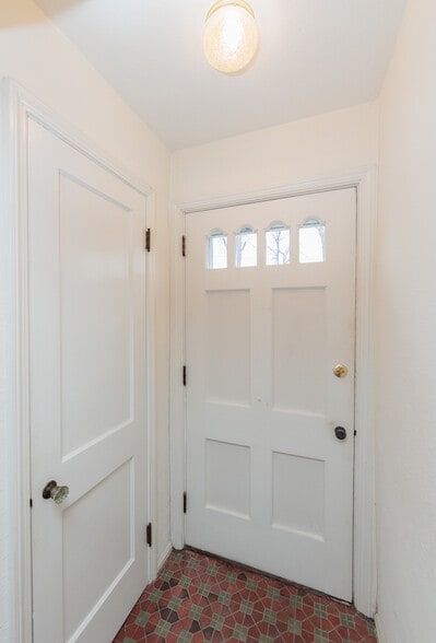 Building Photo - 4040 Ardmore Rd