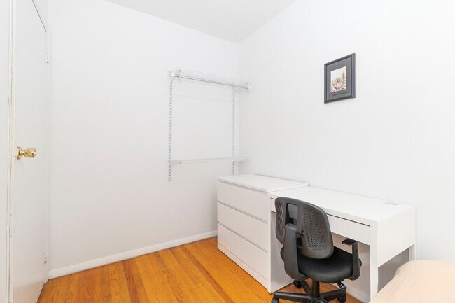 Building Photo - 312 E 93rd St