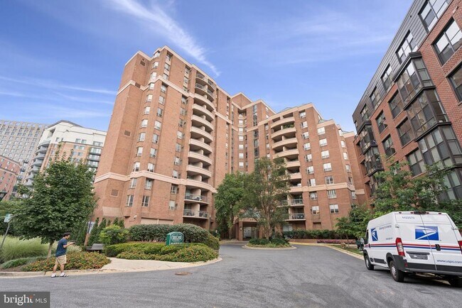 Building Photo - 4808 Moorland Ln