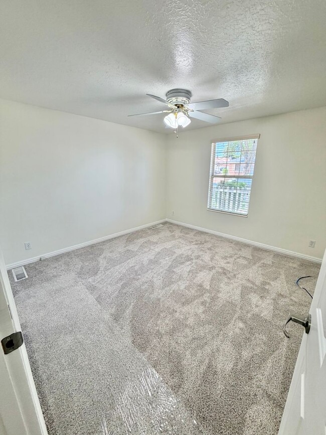 Building Photo - Springtree Gardens