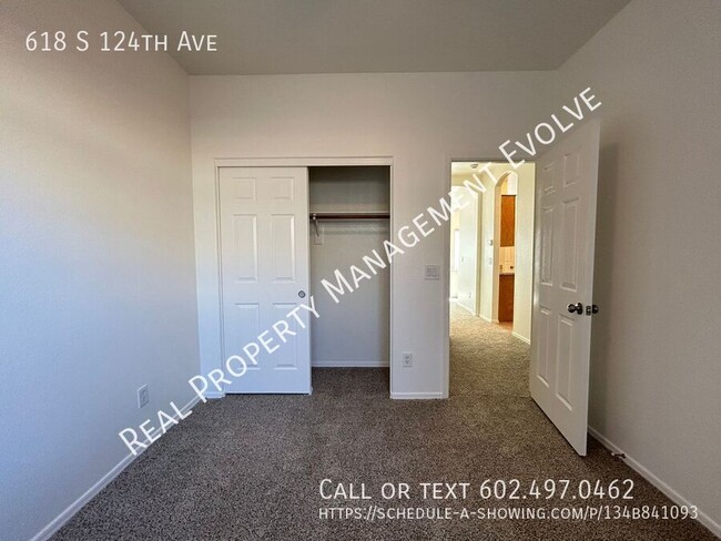 Building Photo - 618 S 124th Ave