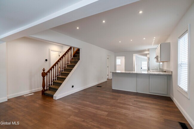 Building Photo - 288 Church St