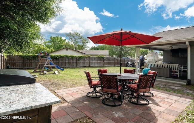 Building Photo - 972 Dostie Cir