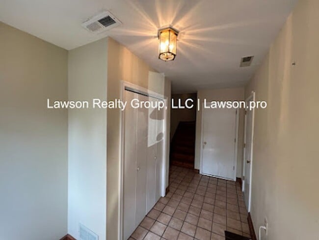 Building Photo - 2217 Jefferson St SW