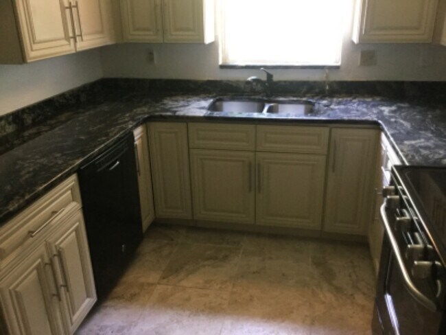 Building Photo - 10924 124th Ave N