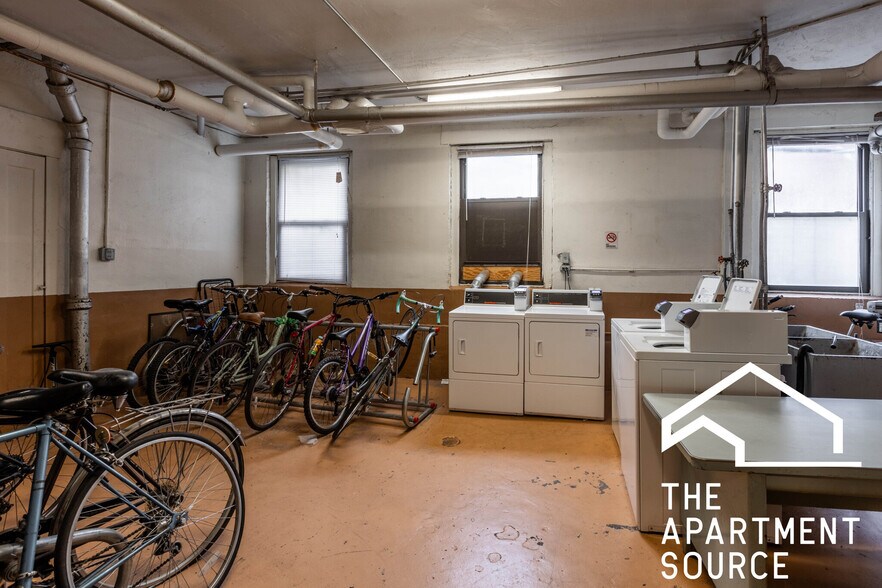 Building Photo - 4647 N Paulina St