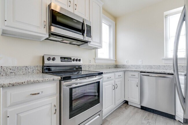 Interior Photo - 2602-2606 Monument Ave