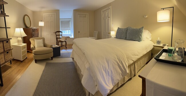 Building Photo - 6 Bradford Rd