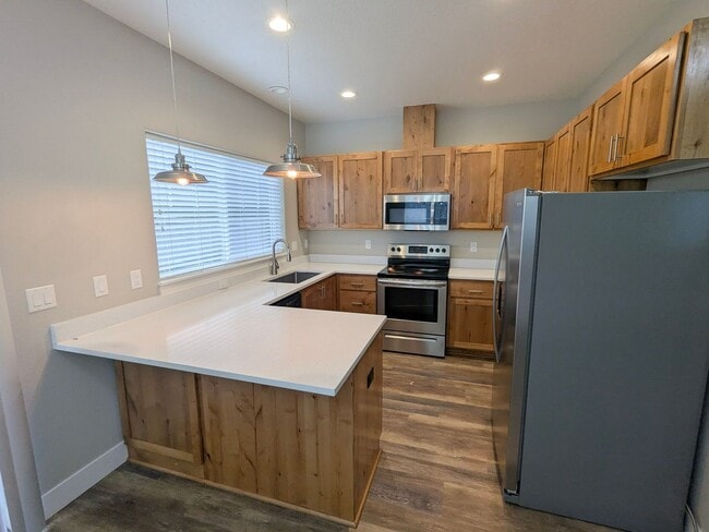 Building Photo - BIGFIR1069-1071