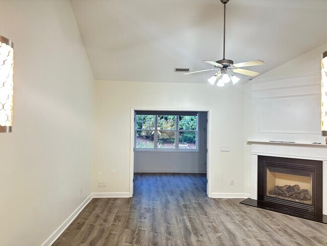Building Photo - 614 Beech Hanger Dr