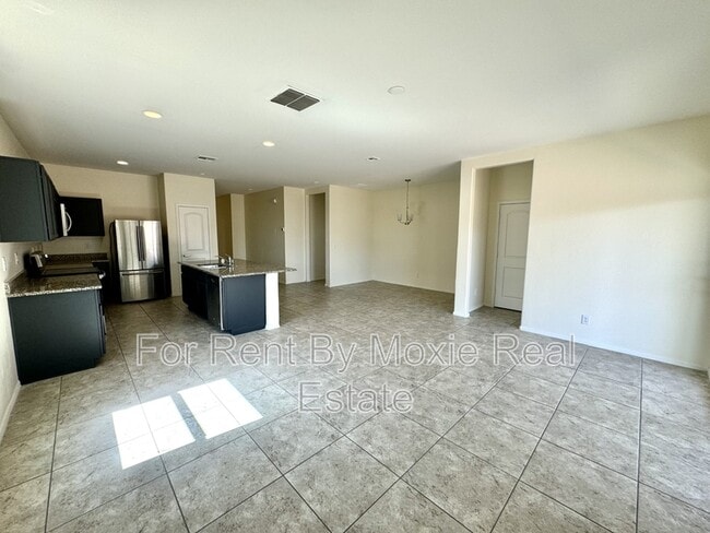 Building Photo - 2421 E San Borja Trail