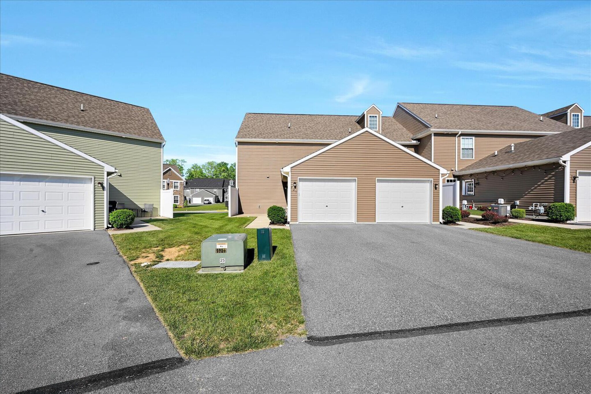 Building Photo - 721 Farmwood Ln
