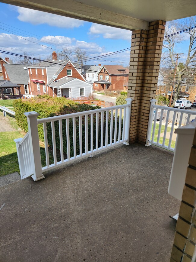 Front Porch - 528 Montclair St