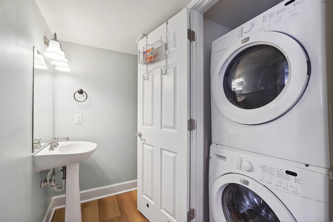 Building Photo - 104 Rondak Cir