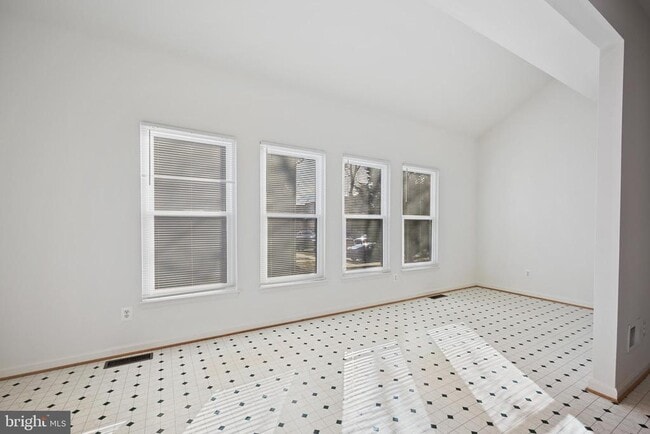 Building Photo - 10104 Sir Reynard Ln