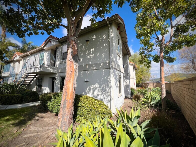 Bottom floor corner unit...very quiet and private - 10341 Azuaga St