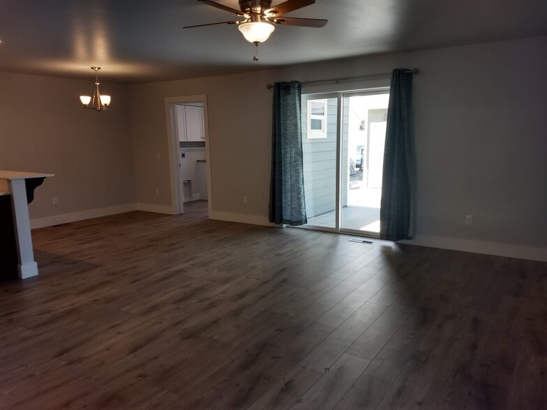 Open kitchen/ living/ dining - 712 N 12th St