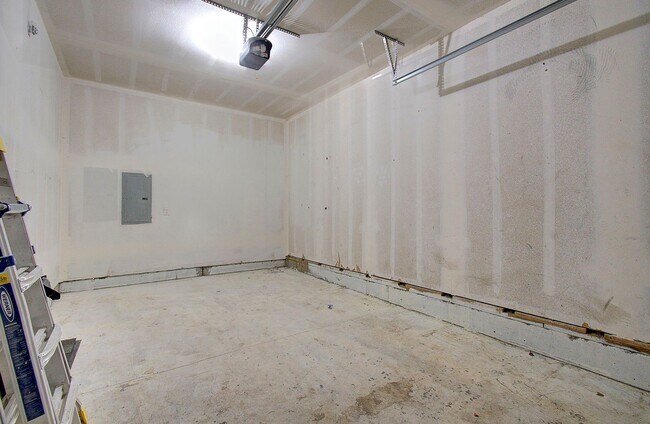 Building Photo - Charming 3bd, 2ba townhome in Bagley Downs Neighborhood