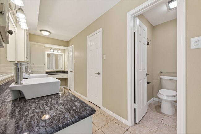 Building Photo - 2815 Bermuda Dunes Dr