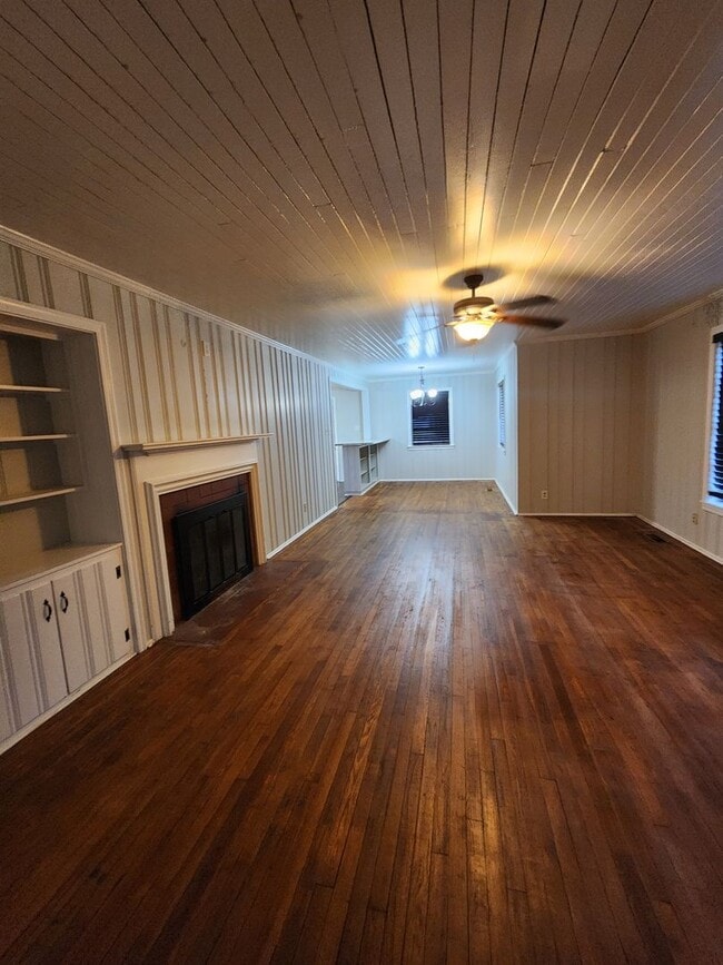 Building Photo - 1/2 Month Rent Free on Move-In! Spacious 3...