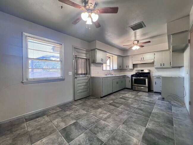Building Photo - 4307 40th St
