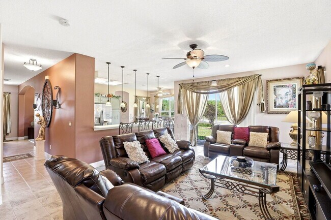 Building Photo - 824 Lake Biscayne Way
