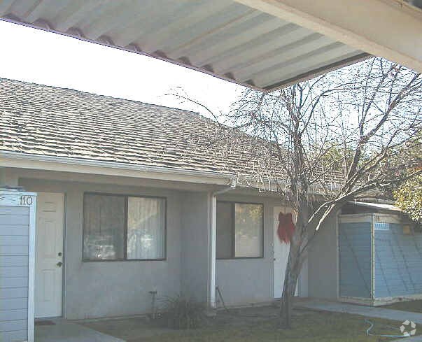 Building Photo - 4676 E Clinton Ave