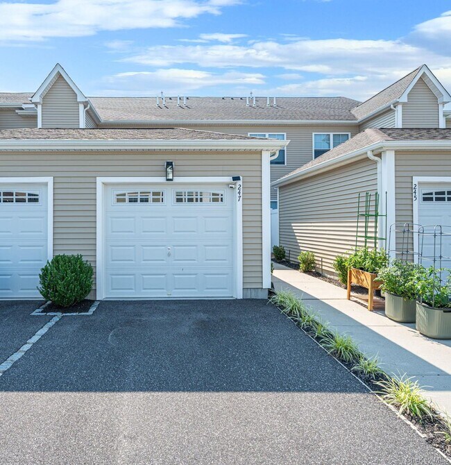 Building Photo - 247 Silver Timber Dr