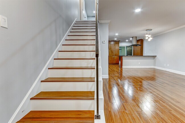 Building Photo - 7600 Burgoyne Rd
