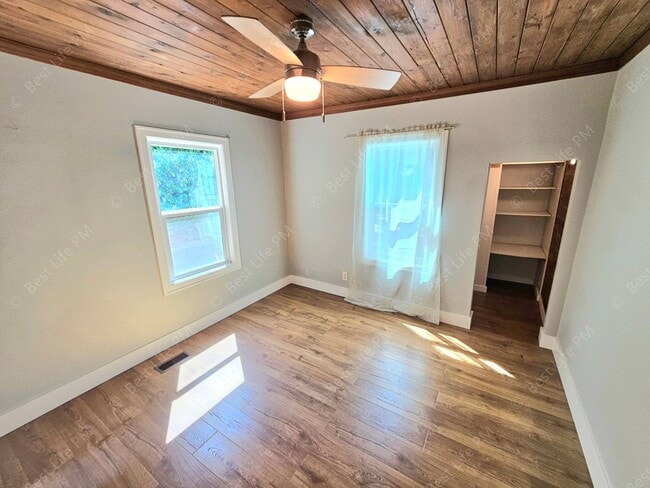 Building Photo - 2627 SE 115th Ave