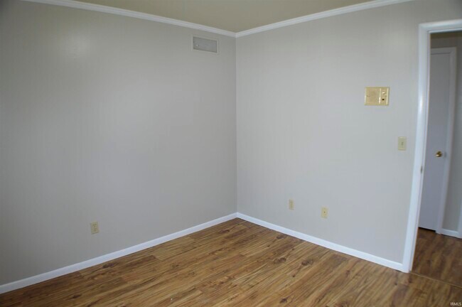 Building Photo - 805 Candlewood Way