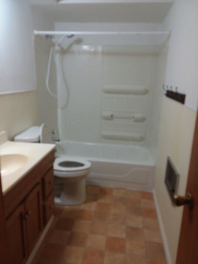 Building Photo - Bolivar MO 1 Bed, 1 Bath Apartment
