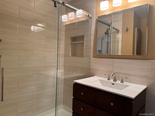 Building Photo - 137 Pond View Dr