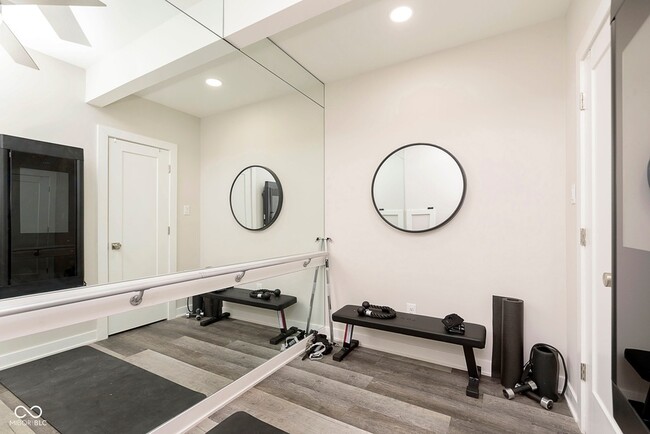 Building Photo - 429 W 86th St