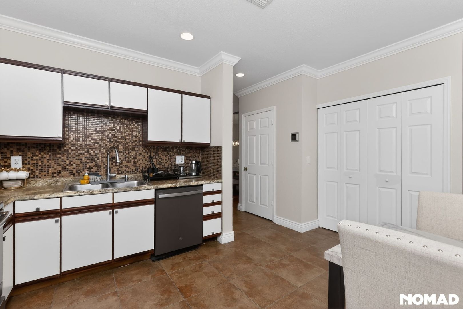 Building Photo - 1417 Lyonshire Dr