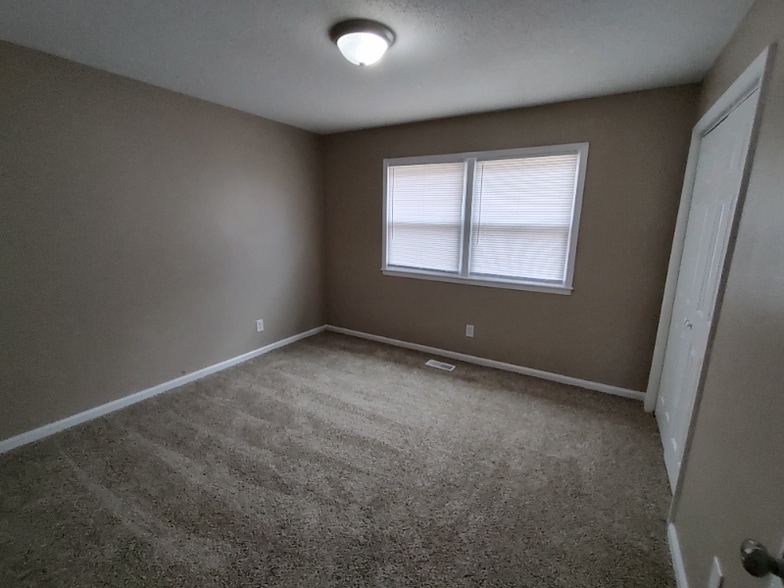 Building Photo - 705 Smithdale Dr
